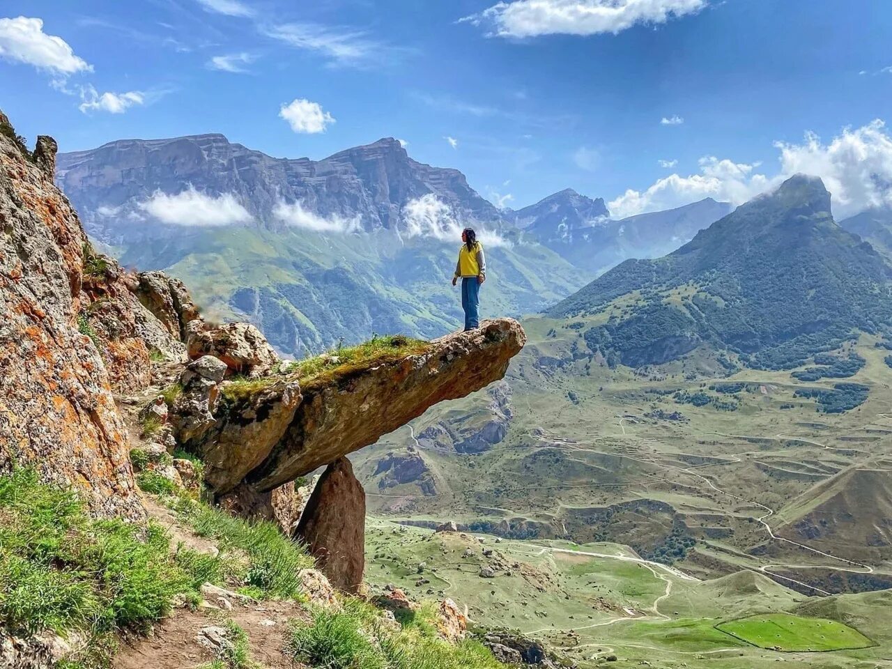 Гоор язык тролля в дагестане. Безенги кабардино-балкария. Язык тролля безенги кбр. Язык тролля безенги кбр. Ущелье безенги язык тролля.