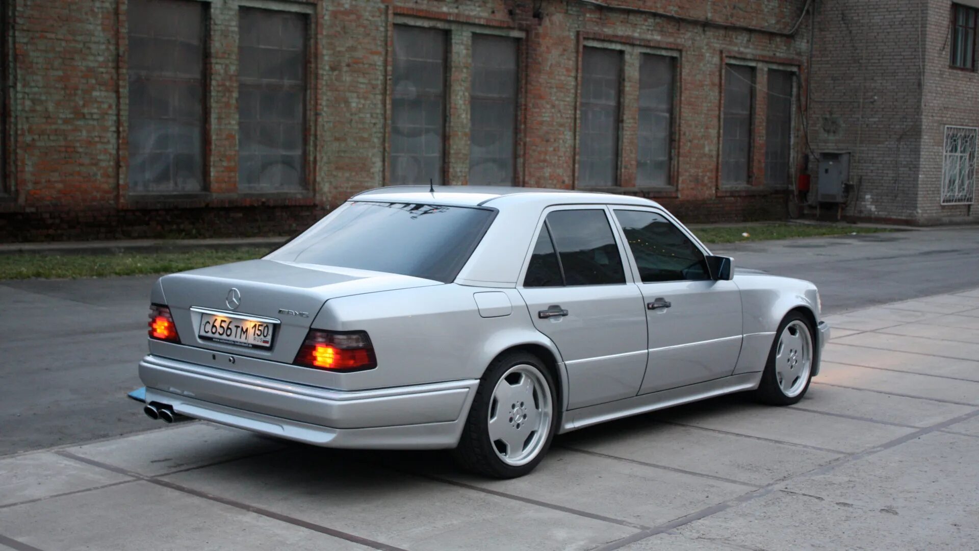 Мерседес w124 e500. Mercedes Benz w124 e500. Мерседес w124 AMG. Волчок Мерседес w124 e500.