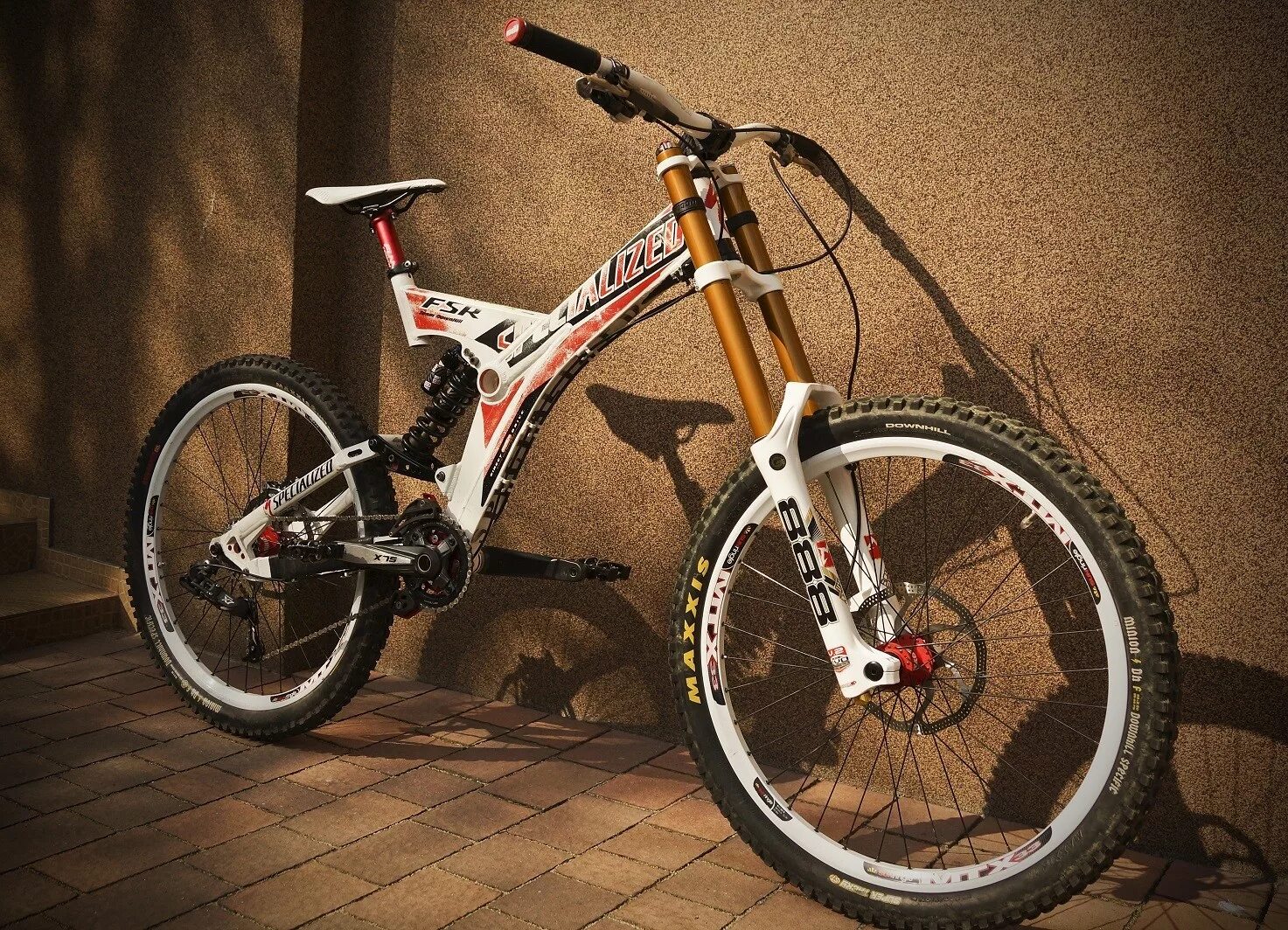 Кроссовер байк икс 75 цена. Specialized FSR 2000. Двухподвес specialized Downhill. Specialized DH. Specialized даунхилл.