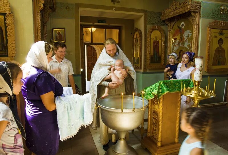 В какие дни крестят детей в православной