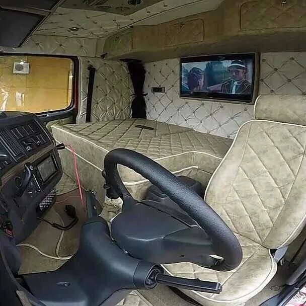 Кабины грузовика своими руками. Кабины грузовика своими руками. Volvo fh12 салон кабины. Мини камаз самосвал. Обшивка кабины маз 5440.