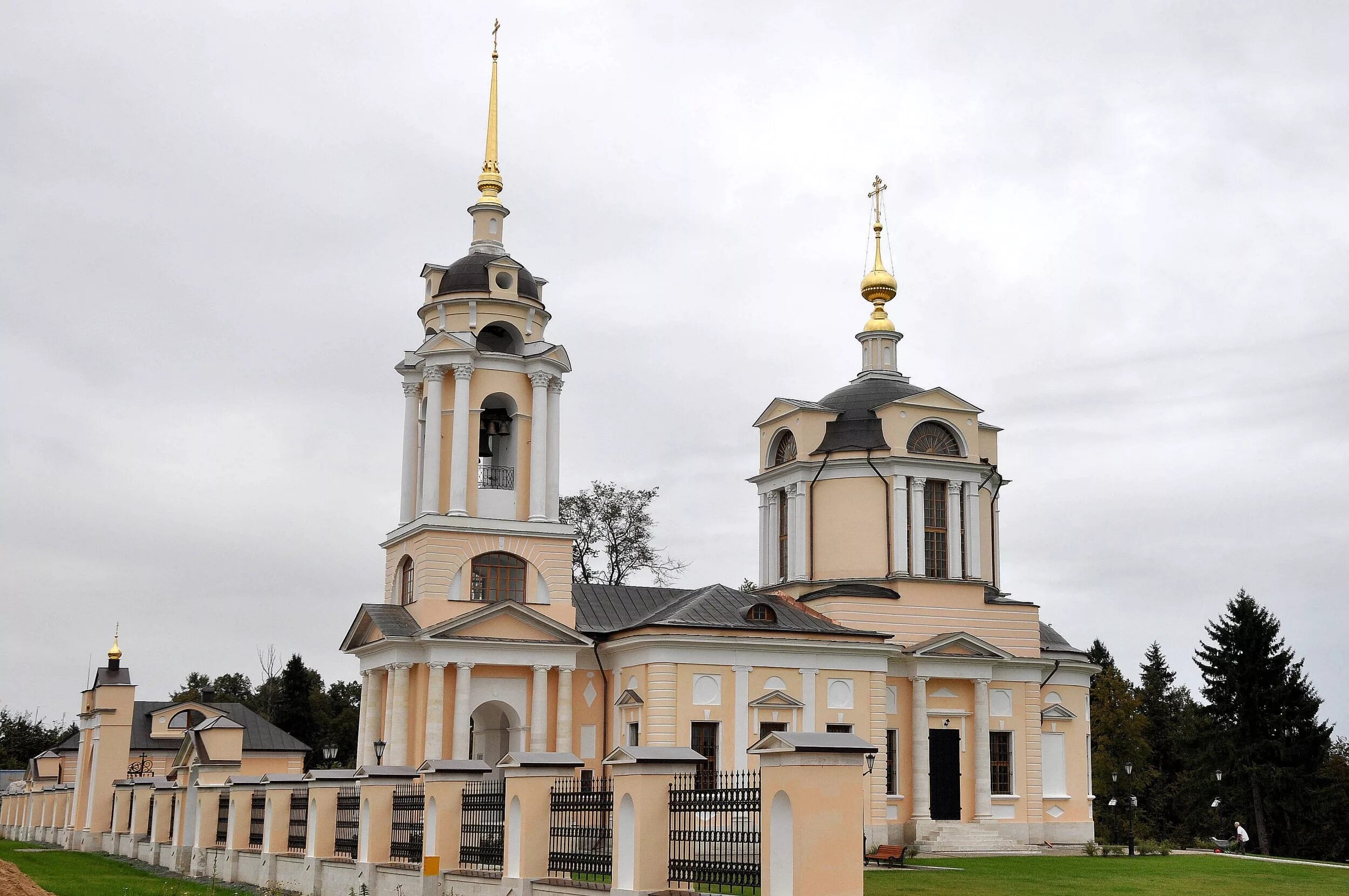 Знаменская Церковь Комлево. Комлево Руза. Комлево Руза храм. Церковь иконы Божией матери Знамение Комлево.