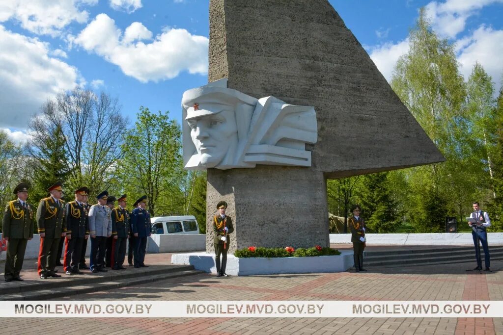Запись могилев. Могилев памятники. памятник в.г. владимирову. памятники в могилеве и области. памятник владимирову гаи.