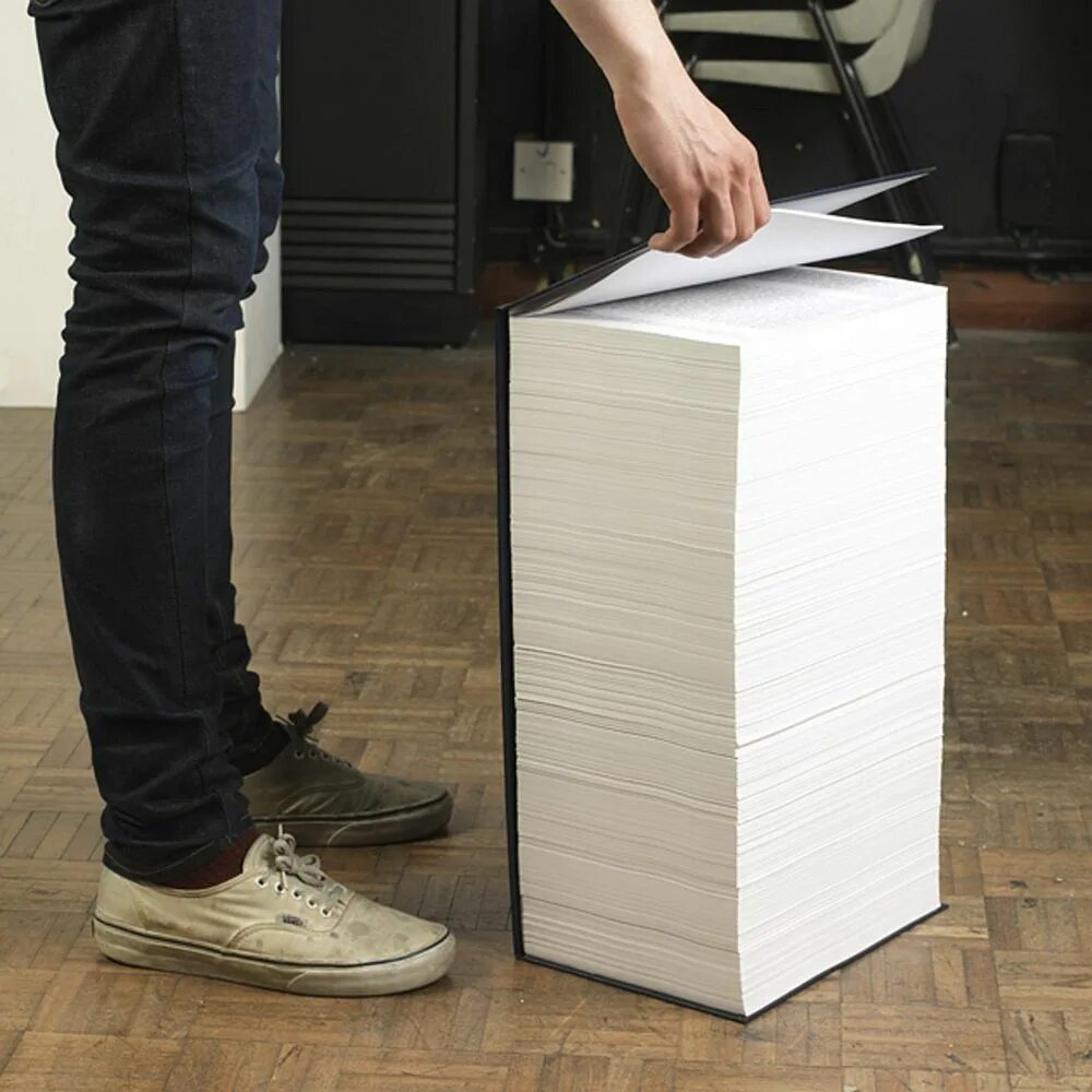 I have very books. Огромная книга. Толстая книга. Самая толстая книга. Очень большая книга.
