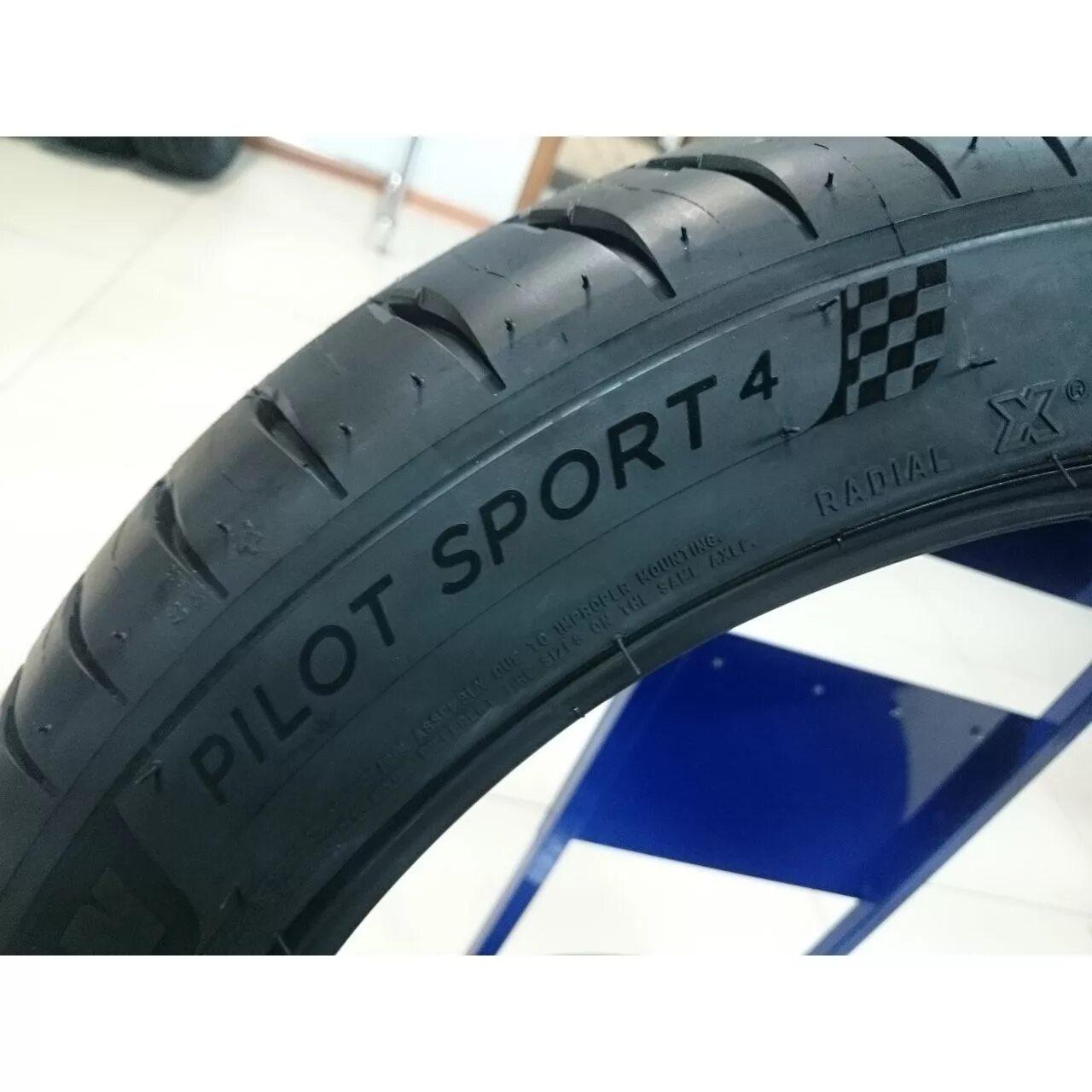 Michelin pilot sport runflat. Michelin Pilot Sport 4 RUNFLAT 245/40 r19. Шина Michelin Pilot Sport 4s (ps4s) 225/40 19 93y RUNFLAT. Michelin Pilot Sport 4 r16 225. Michelin Pilot Sport 5 275/35 r19.