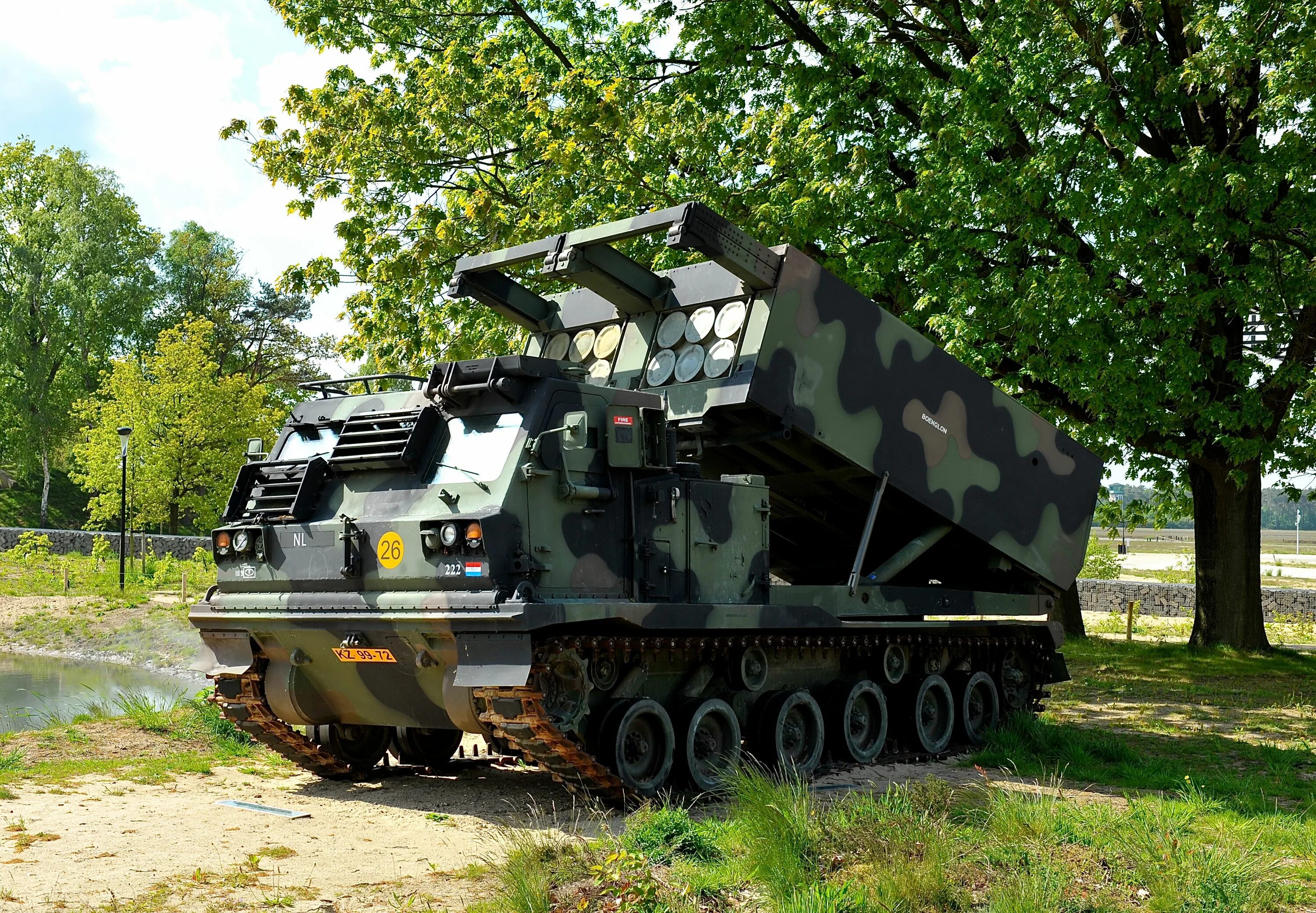 М270 млрс. М270 mlrs. Mlrs 270. M270 multiple launch rocket system. Рсзо м270 mlrs.