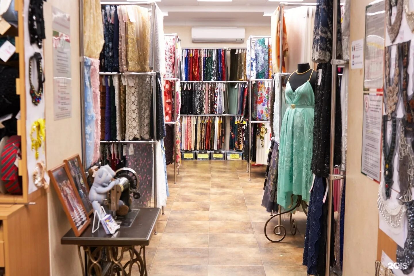 Итальянский креп ткань. Ткани на гатчинской. Ткани на гатчинской. Магазин тканей на гатчинской улице спб. Лаботега магазин тканей на петроградской.