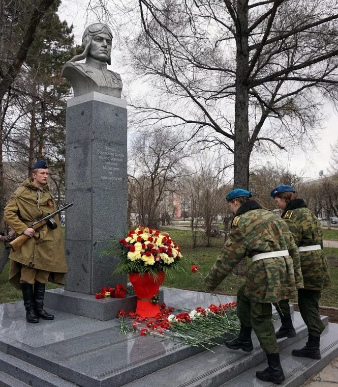 Памятник маресьева камышин. Большой маресьеве погода. Памятник алексея маресьева. Большой маресьеве погода. Бюст маресьева в комсомольске-на-амуре.