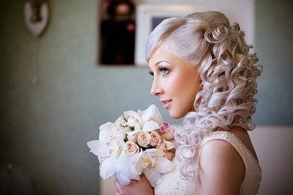 Penteados para noivas Coque Moderno Penteado noiva, Cabelo casamento, Penteado d