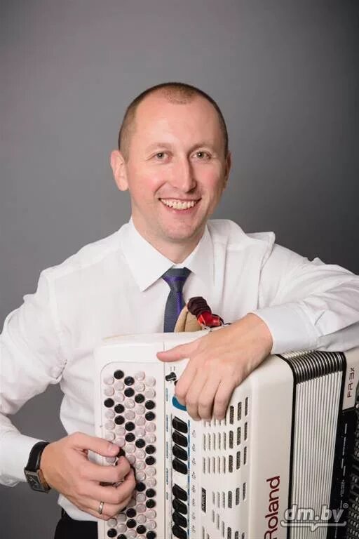 Баянист на праздник. Музыканты баянисты. Алмаз ахметзянов аккордеонист. Александр сироткин баянист. Беляев баянист.