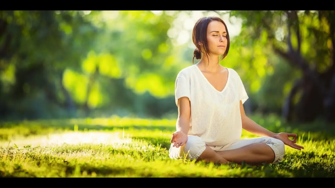 Спокойствие и умиротворение. Расслабление природа. Девушка спокойствие. Спокойствие и гармония. Медитация расслабление.