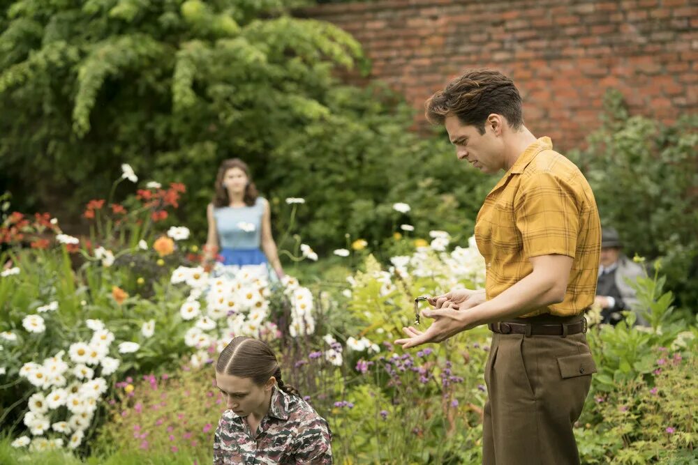 Мы всегда жили в замке книга. Александра даддарио и себастьян стэн. Мы всегда жили в замке фильм. Мы всегда жили в замке фильм. Мы всегда жили в замке читать.