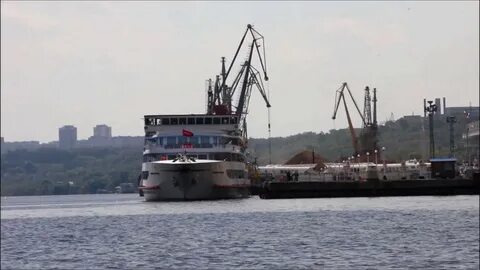 Какое судно врезалось в мост