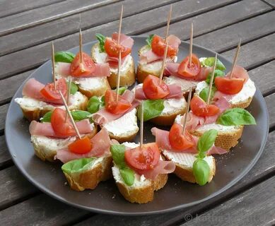Шпажки с красной рыбой