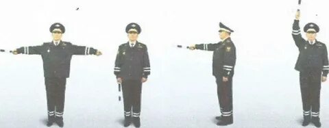 Регулировщик поднял жезл