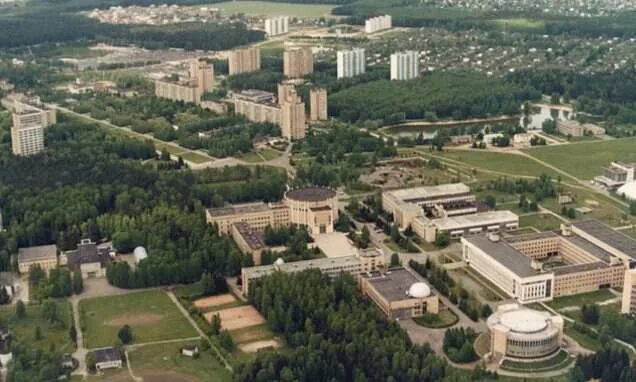 Андрей Воробьев проверил ход работ по благоустройству в Звездном городке