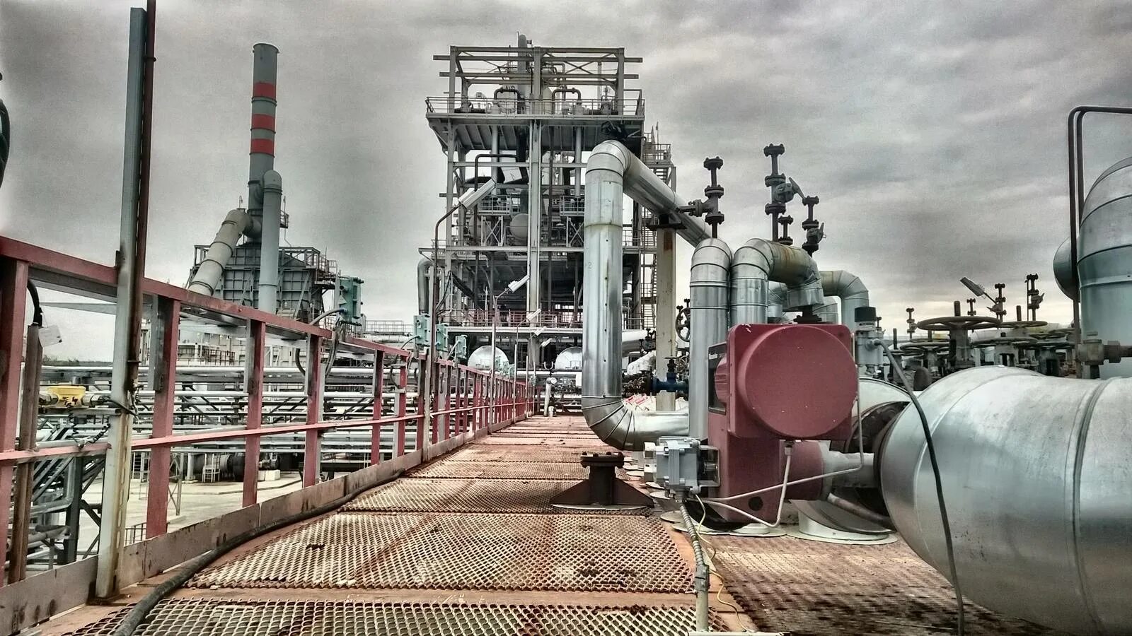 Газета нпз. Химическая промышленность. Промышленность красиво. Химическая промышленность красиво. НПЗ Волгоград.