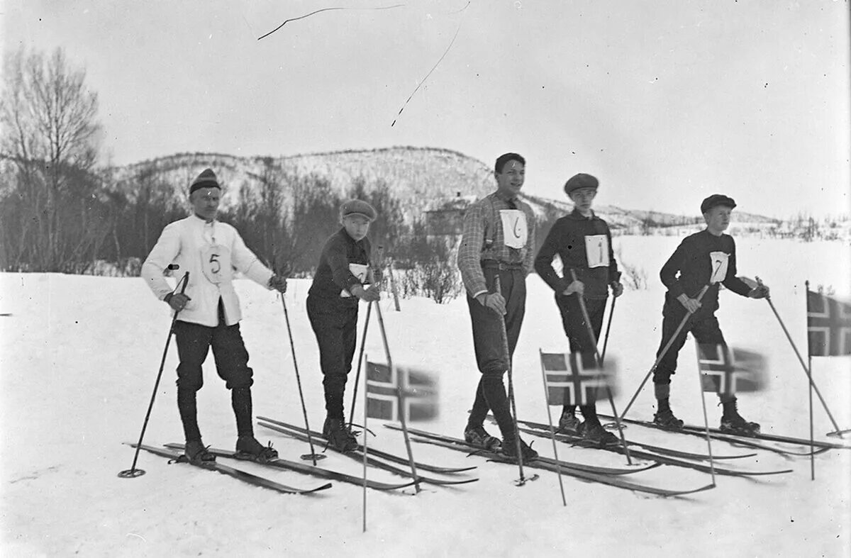 Первые лыжные гонки 1767 г в Норвегии. Первые лыжные гонки в Норвегии в 1733 году. Лыжные первые соревнования в Норвегии в 1767 году. Московская лига лыжебежцев 1910 г.