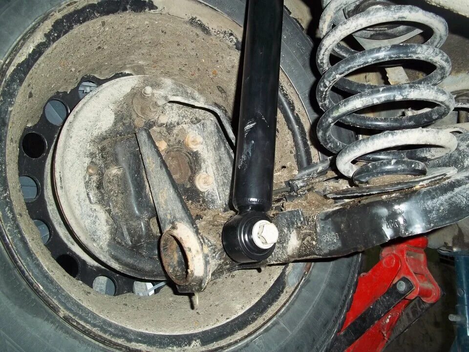 Как поменять заднюю стойку рено 8200742807 Амортизатор RENAULT Запчасти на DRIVE2