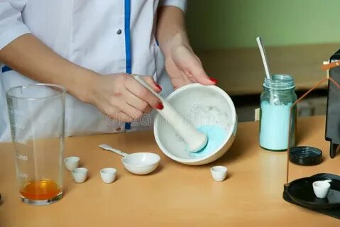 Экспериментатор поместил дрожжи в подслащенной воде
