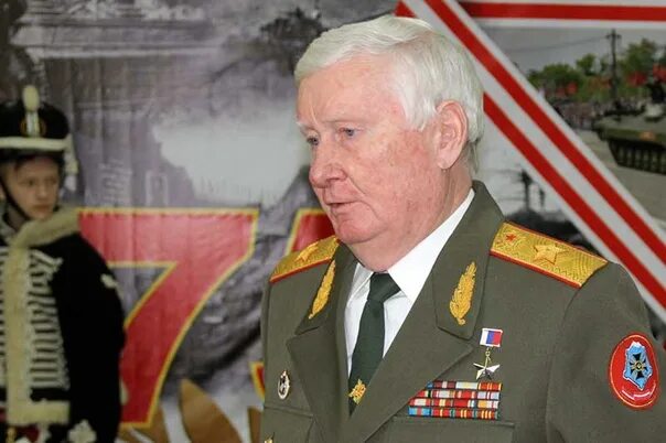 БАРАНОВ Валерий, генерал-полковник. Сидевший справа от Кадырова