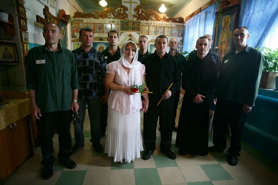 Осужденные в колонии. Свадьба в исправительной колонии. Тюремная свадьба. Свадьба в тюрьме. Тюремная свадьба.