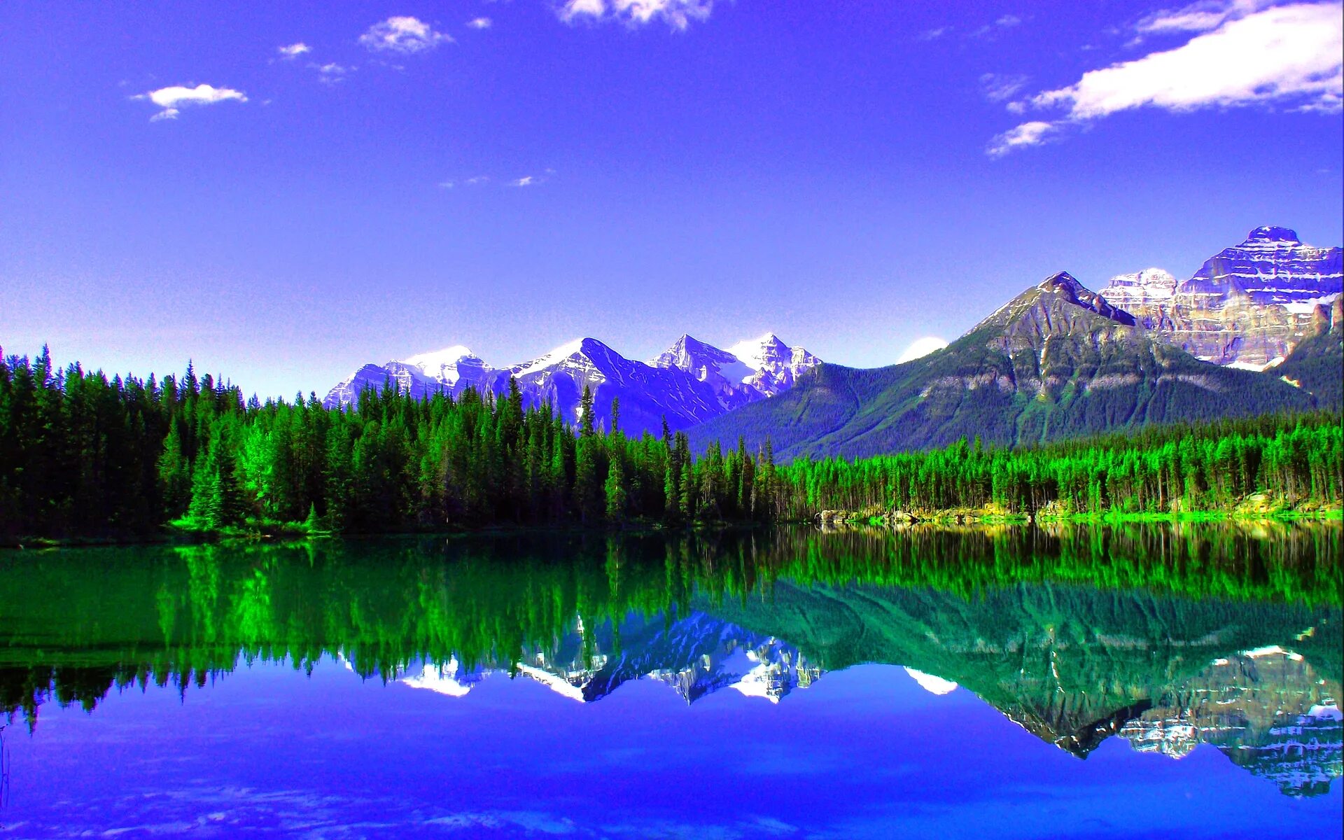 Картинки на полный экран. Озеро в горах. Горы лес озеро. Красивое озеро. Горное озеро.