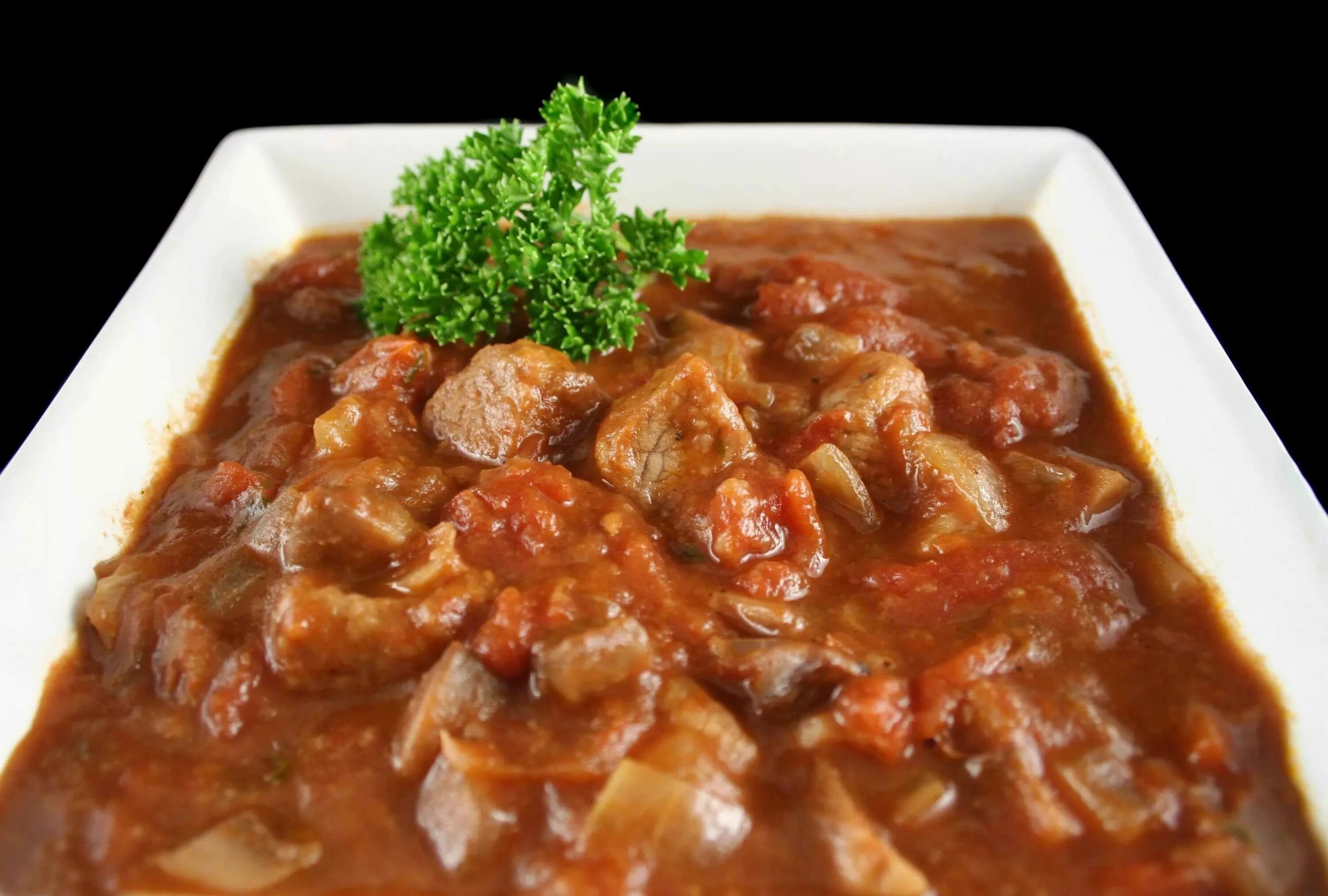 Гуляш по венски. Гуляш из свинины с подливкой. Мясной гуляш с подливкой из свинины. Венский гуляш