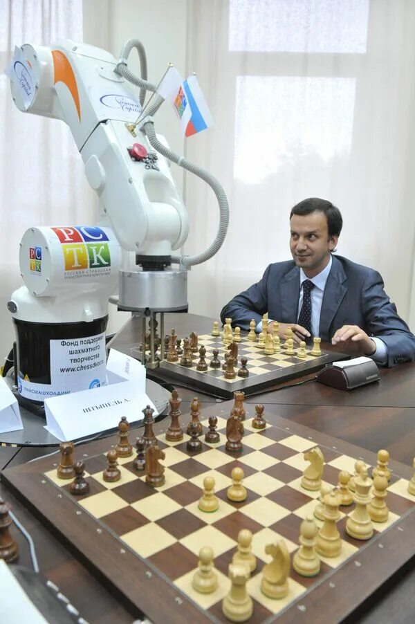 Робот играющий в шахматы. Шахматный робот. Шахматный робот. Шахматный робот. Шахматный робот chesska.