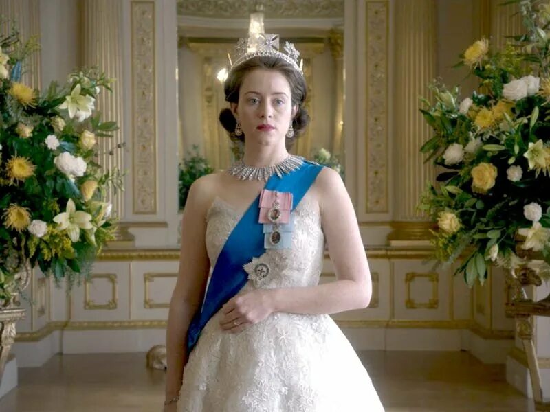 Queen известные фото. Найти королеву. Шарлиз терон злая королева. Как ходят на скачки. Найти королеву.