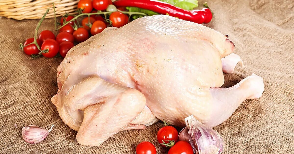 Можно есть куриное мясо. Курица тушка. Мясо домашней птицы. Домашняя курица. Курица домашняя тушка.