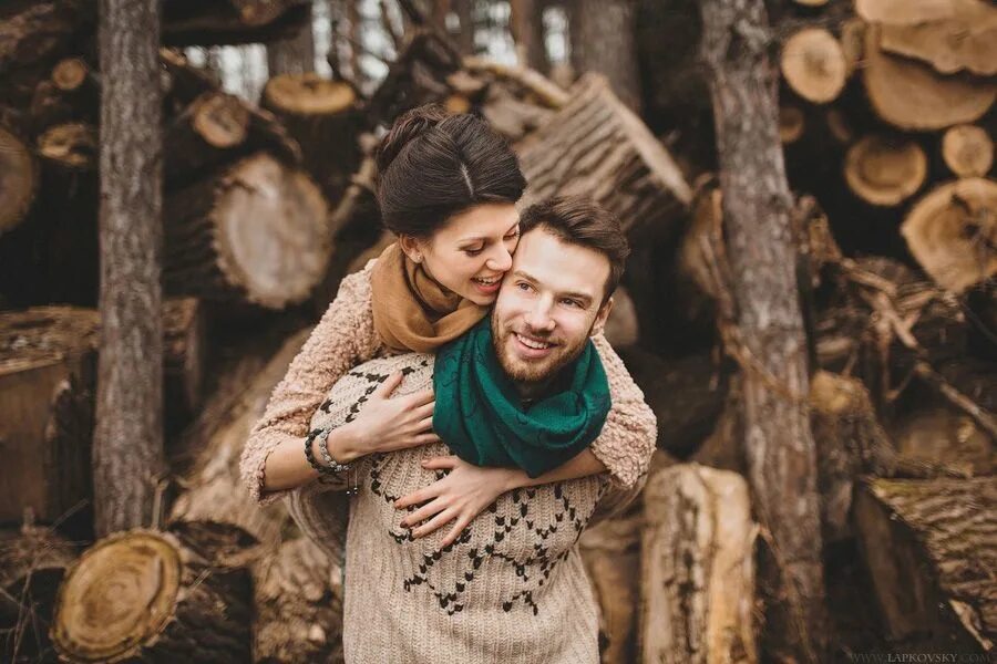 Развлечение для пары. Тематические фотосессии. Лав стори в лесу. Фотосессия для пар. Фотосессия лав стори весной.