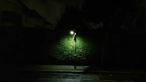 Street lamp in fog wallpaper