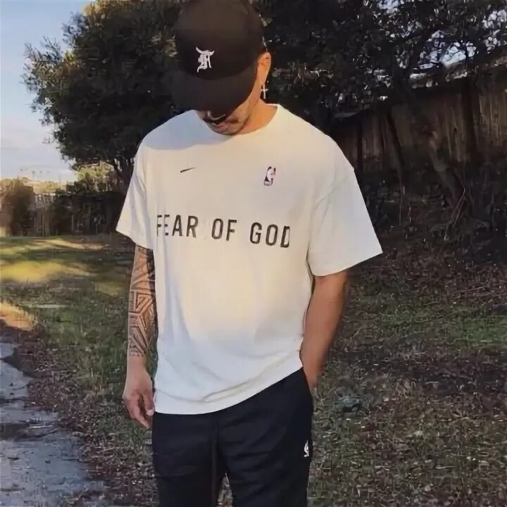 Nike Fear of God футболка. Fear of God Nike футболка коллаборация. Футболка Fear of God x Nike NBA. Nike x Fear of God футболка.