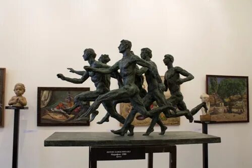 Переяславец. М.переяславец, марафон. переяславец скульптура марафон. переяславец бегуны. скульптор переяславец военные моряки.