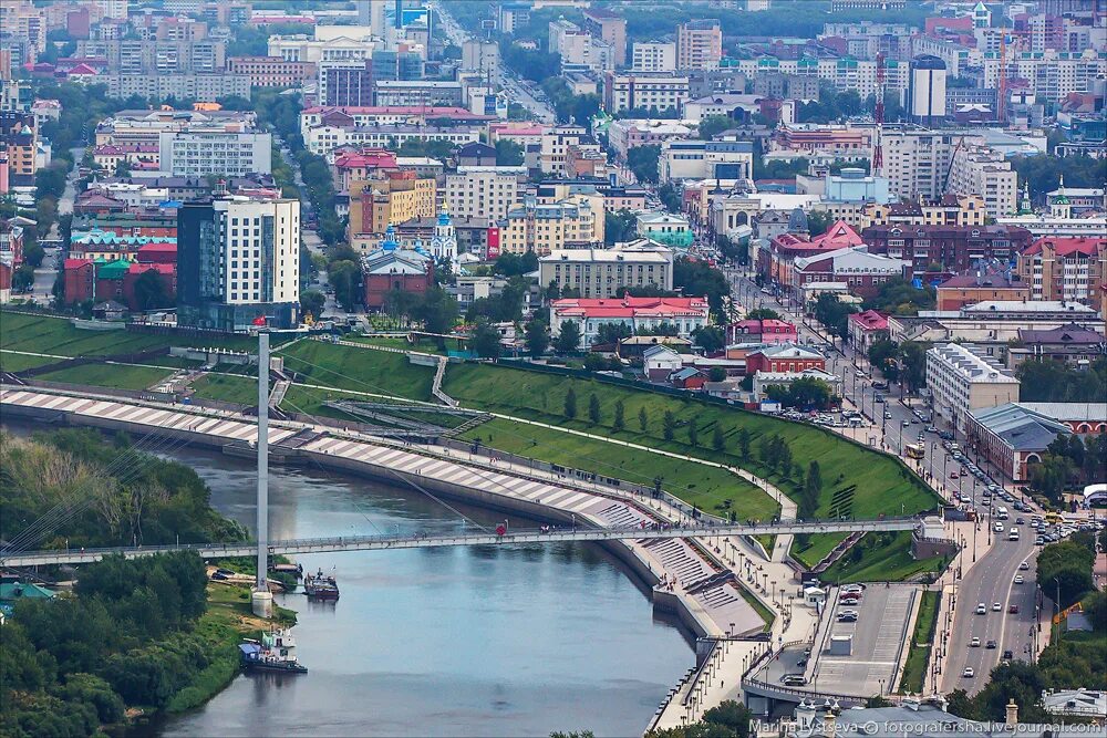 Где жить в тюмени. Тюмень город Тюмень. Тюмень виды города. Набережная Тюмень сверху. Город Тюмень сверху.