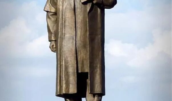 Абая ростов. Памятник абаю кунанбаеву в караганде. абай кунанбаев памятник. памятник абаю кунанбаеву в ташкенте. памятники абая кунанбая.