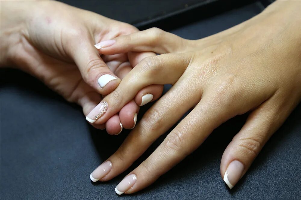 Прейскурант ногтевого сервиса. Японский маникюр. Ногти москва. Акция на маникюр. Бесплатный маникюр.