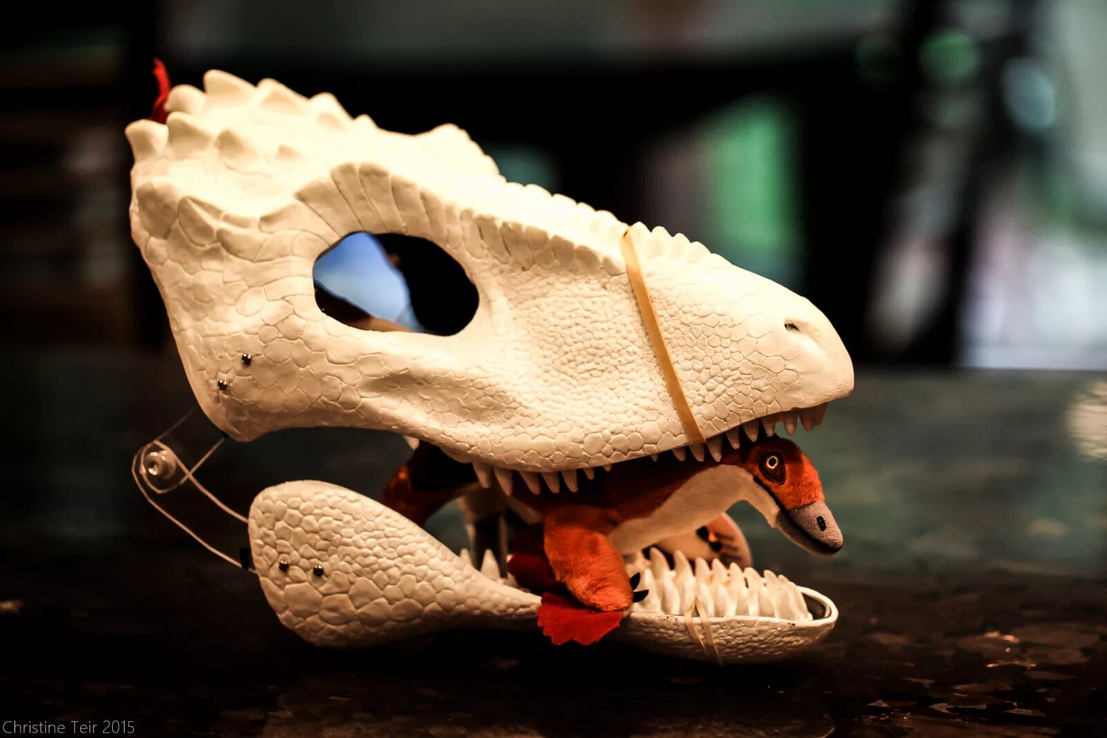 Маска раптора папье маше. Амазон маска раптора. Маска раптора jurassic world фурсьют. Раптор динозавр маска фурри. Папье маше раптора.