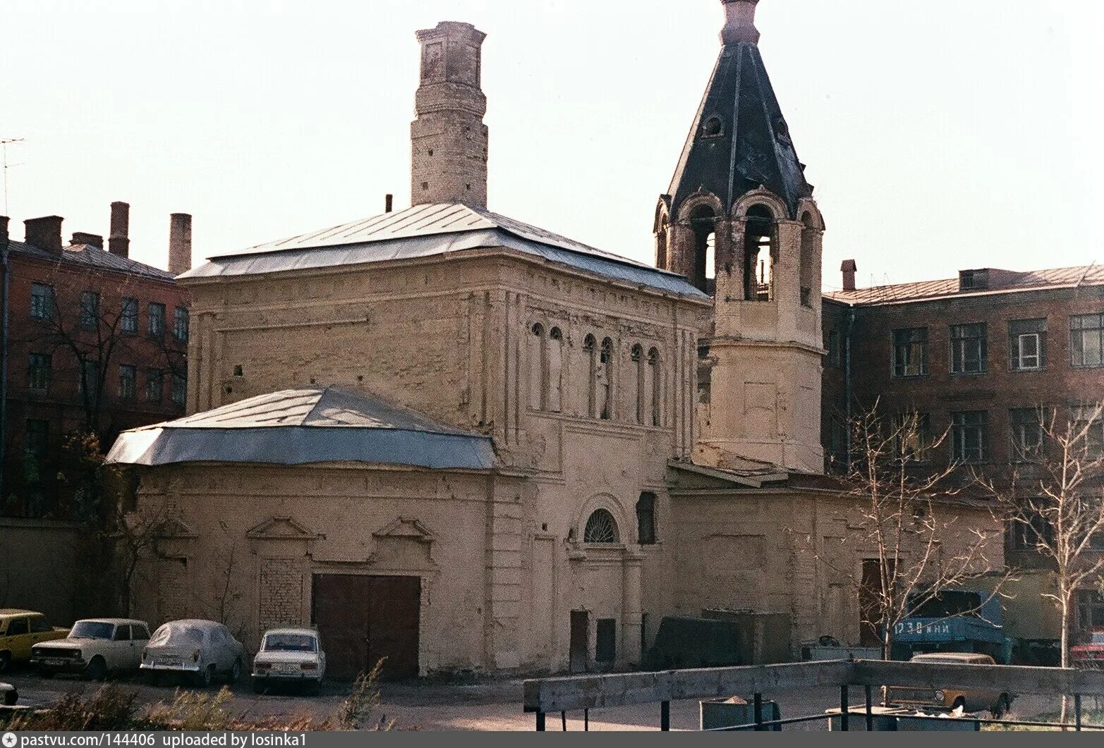 Храм в старых панех. Храм косьмы и дамиана в старопанском переулке. храм космы и дамиана в старых панех. храм космы и дамиана на маросейке. церковь косьмы и дамиана в старых панех.