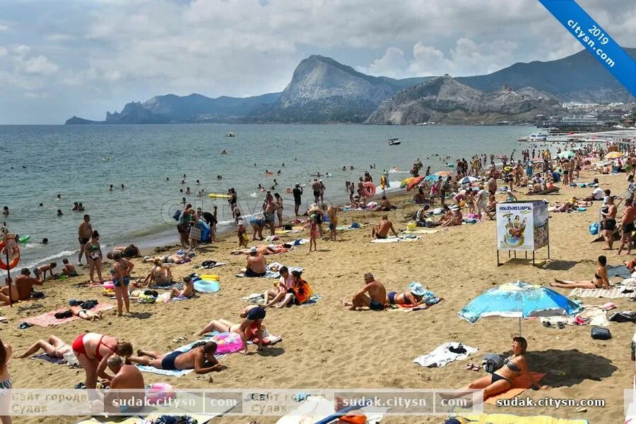 Крым в сентябре. Пляж Судак пляж «жара». Туристы в Крыму. Пляж жара Судак. Безопасно ли ехать в крым летом