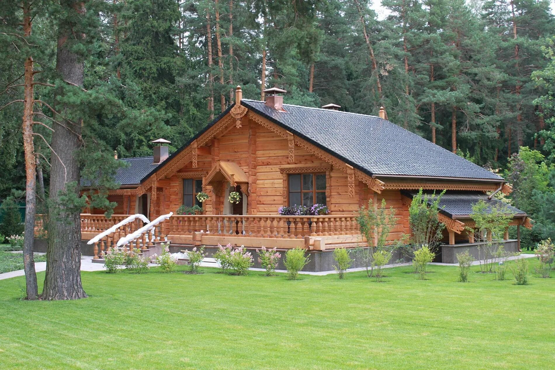 Дом из кедра. Кедровое подворье горный алтай. Отель велес подмосковье. Деревянные дома pioneer канада. Коттедж лесная поляна верхняя пышма.
