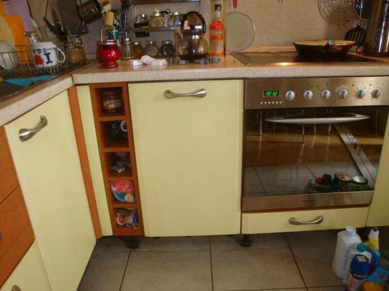 Установка посудомоечной машины в готовую кухню. Посудомойка в старую кухню. встраивание посудомоечной машины старую кухню. посудомойка в готовую кухню. варианты установки посудомоечной машины на кухне.