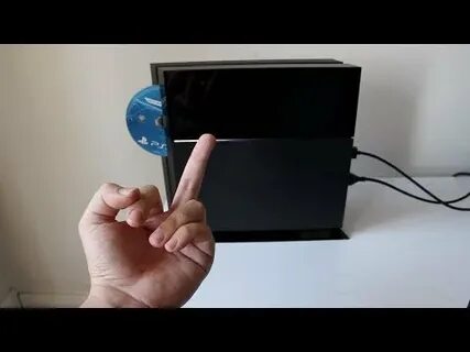 Плейстейшен 4 горит белым цветом
