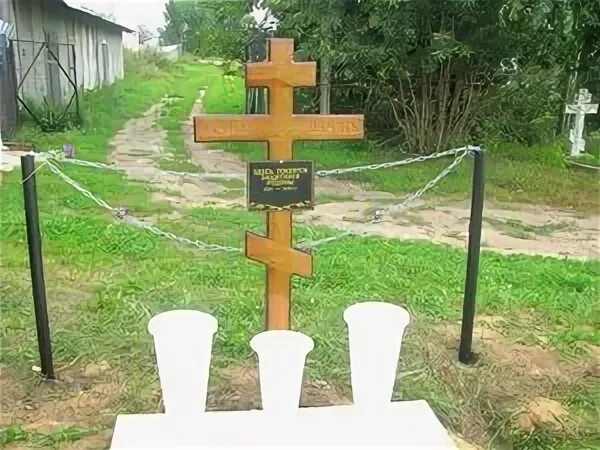 Деревянный крест на могилу. Крест металлический кованый на могилу. Грузинский крест на кладбище. Крест на могилу. Армянский крест на кладбище.