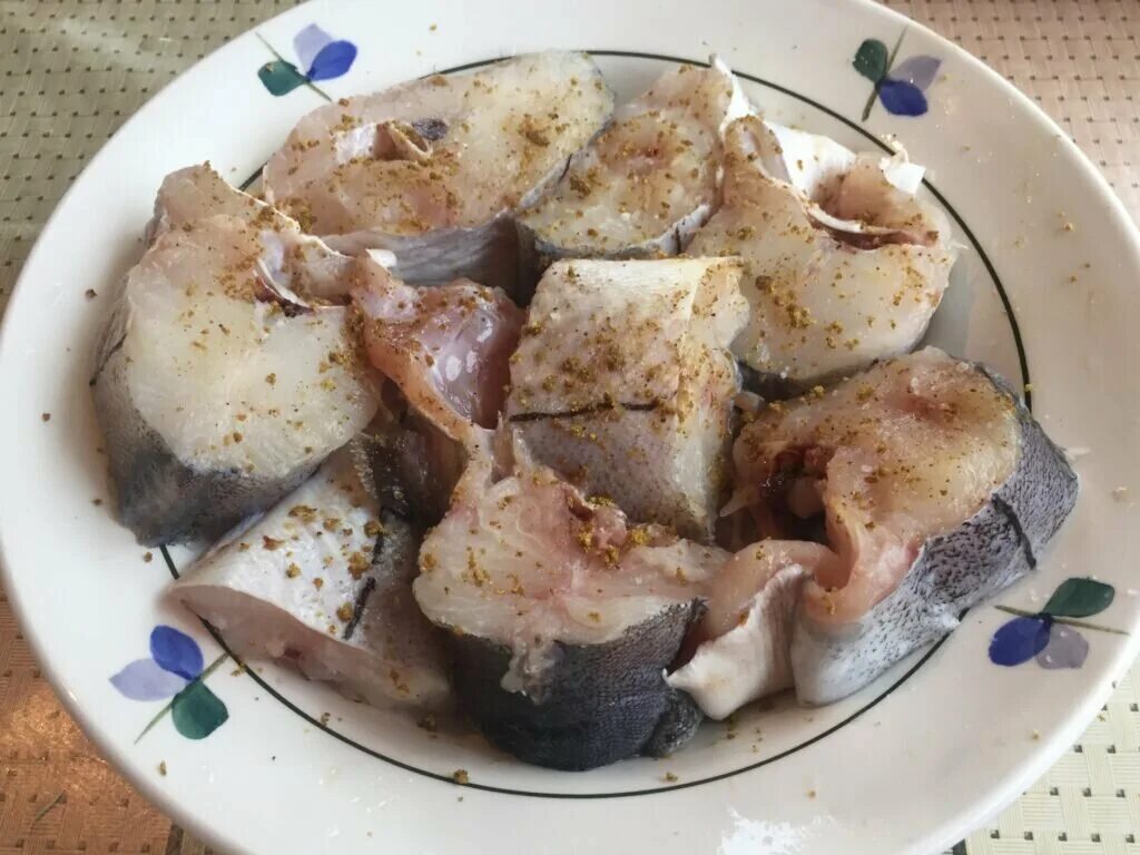 Как вкусно приготовить пикшу на сковороде? 18 фото Пошаговые рецепты и время при