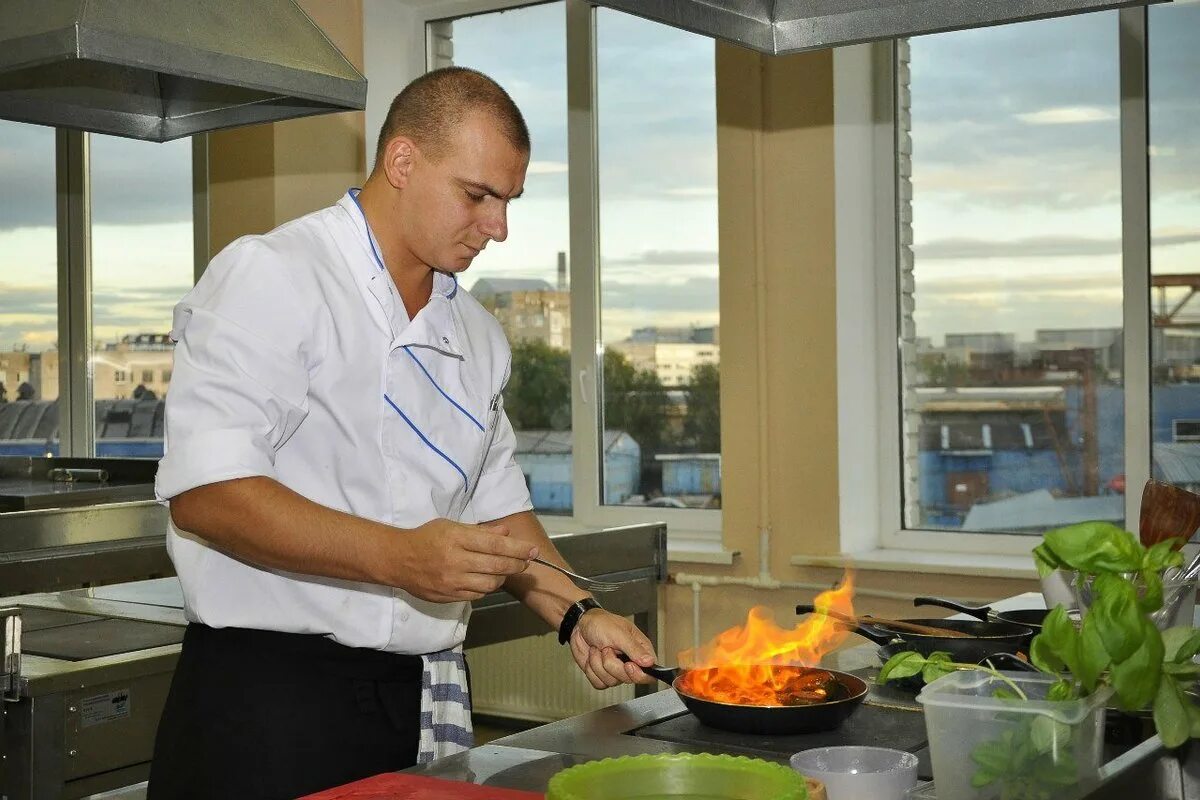 Кулинарная школа санкт петербурге. Руководитель компании Grill'd. Повар Родионов.