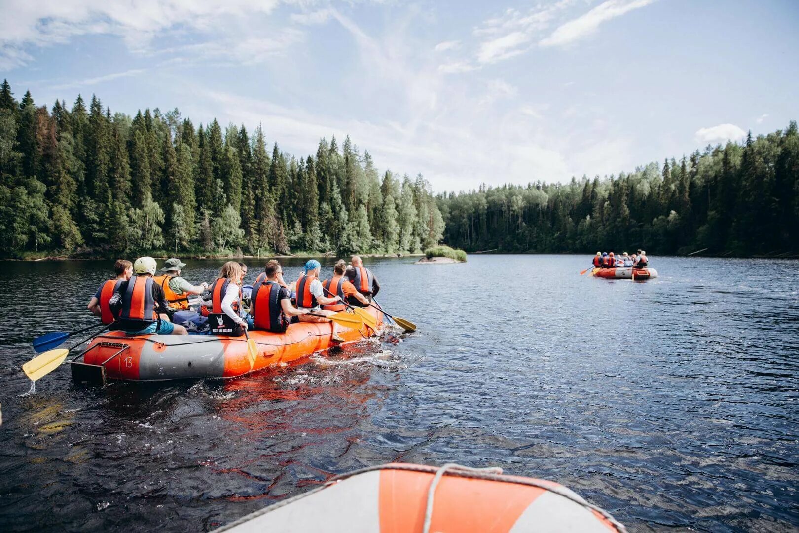 Сплав по реке шуя в карелии. Сплав на рафтах по реке шуя карелия. Пермь чусовая сплав. Сплавляться по реке. Сплавляться по реке.