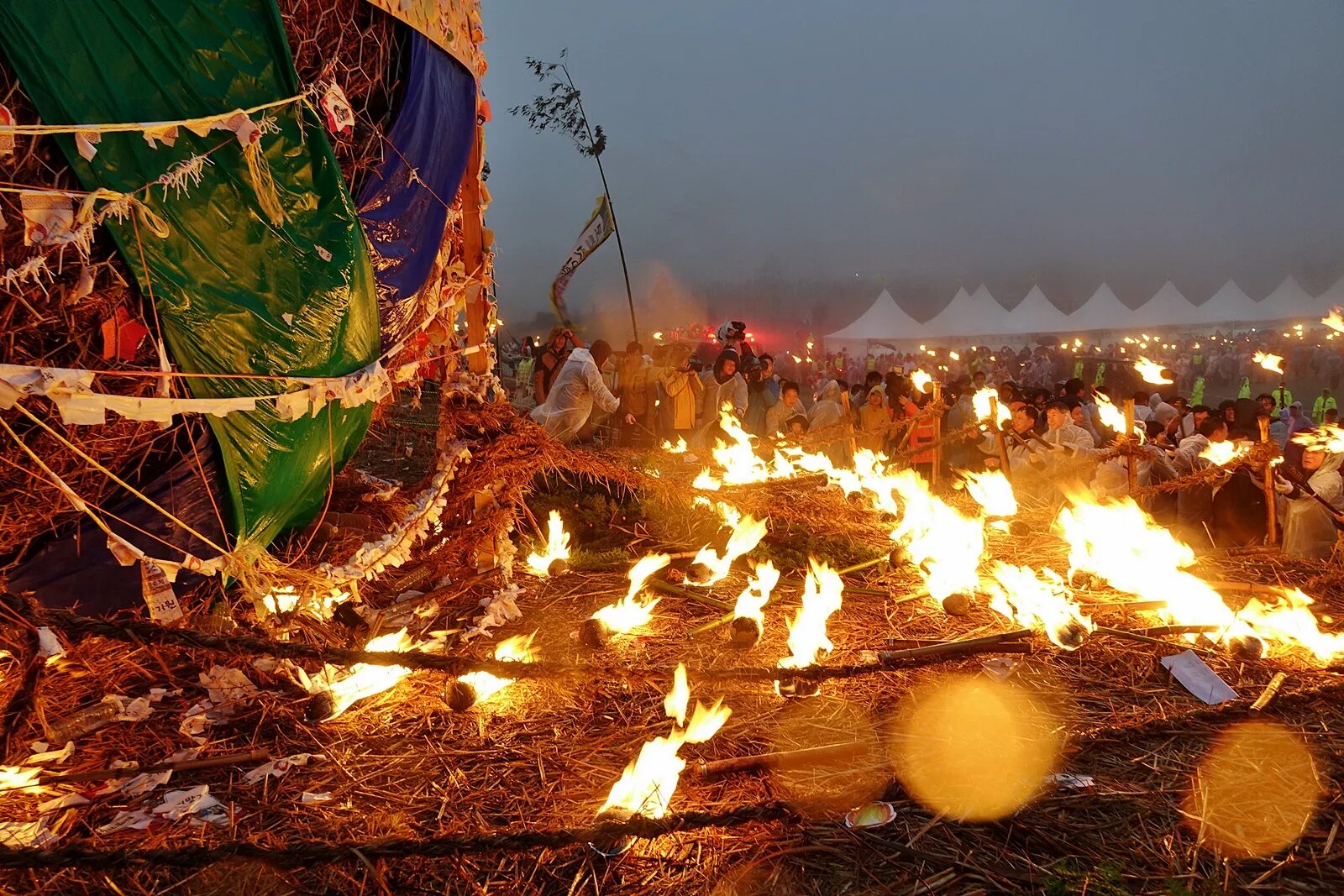 Фаер фестиваль 2017. Fair festival. Фестиваль огня апхеллио в шотландии (up helly aa). Ормок фестивалы. Фестиваль - best.