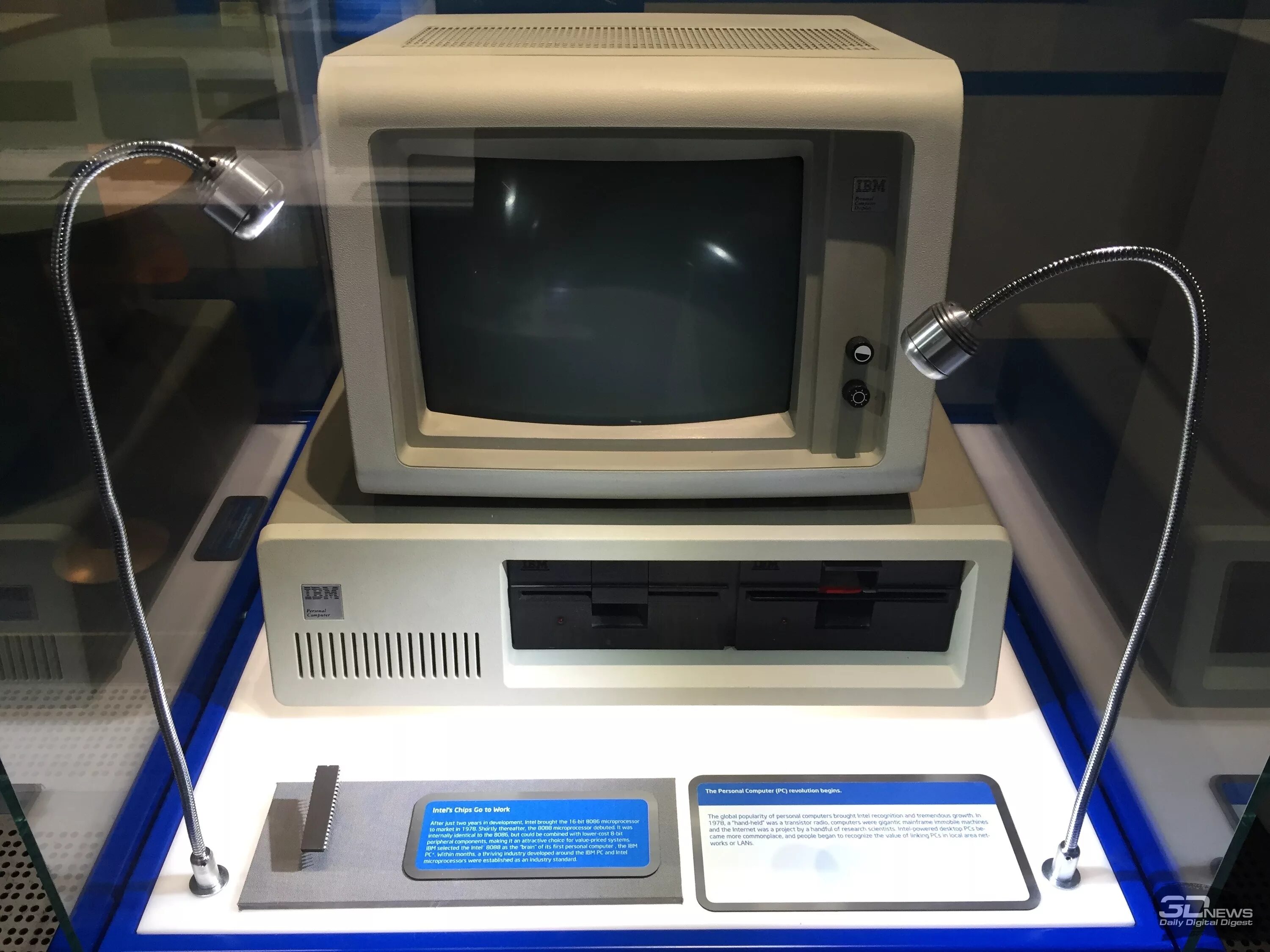 IBM PC 5150. IBM PC 5150 Color Monitor. Компьютеры на микро процесорах. Первый компьютер на микропроцессоре. Новости 1 32